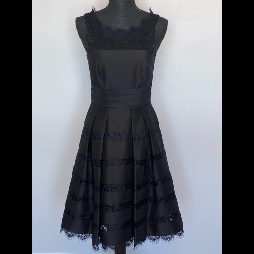 White House Black Market EUC black swing skater style sleeveless cocktail dress